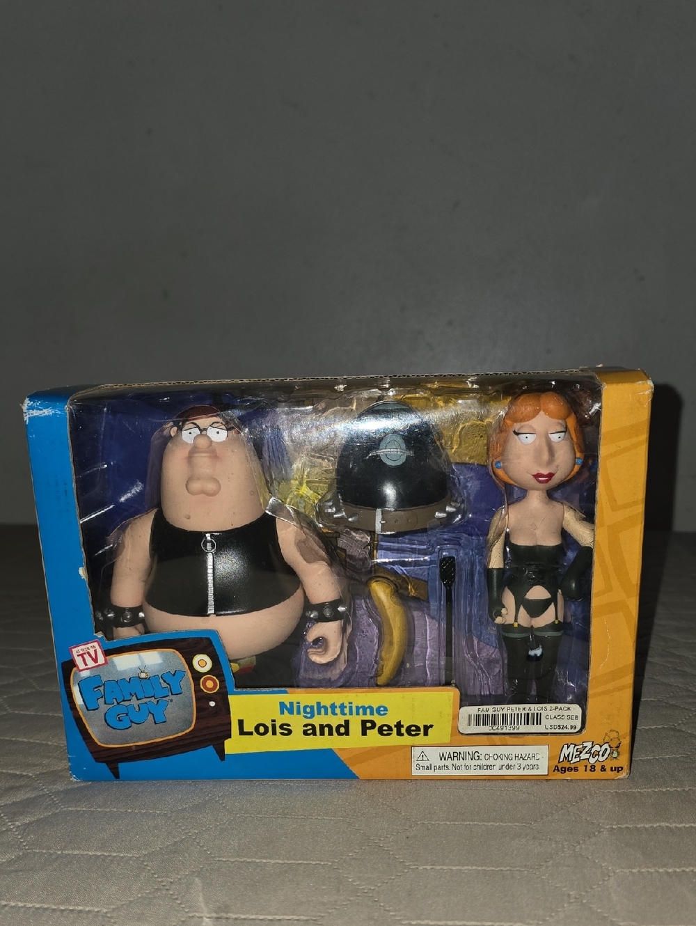 Mezco Family Guy Nighttime Lois and Peter Action Figure Set